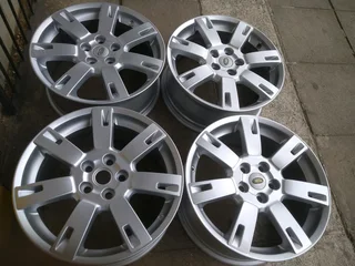 A set of 19inch Land Rover Discovery4 rims 7500 negotiable