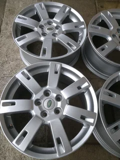 A set of 19inch Land Rover Discovery4 rims 7500 negotiable