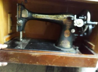 Singer sewing machine for sale