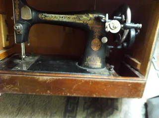 Singer sewing machine for sale