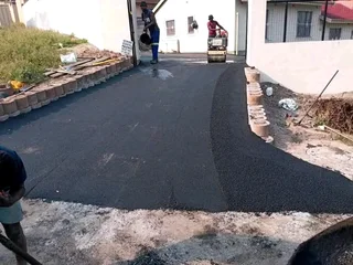Paving and Tarring Driveways.
