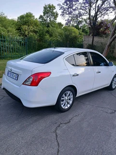 Nissan almera