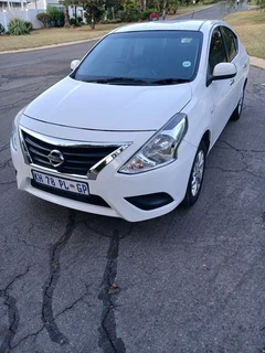 Nissan almera