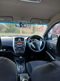 Nissan almera