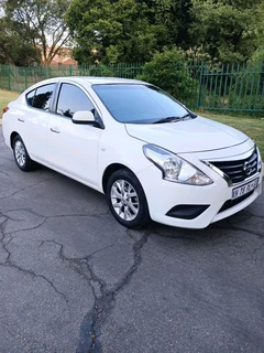 Nissan almera