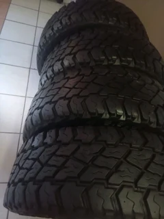 285_70_17x4 Cooper Discoverer S/T