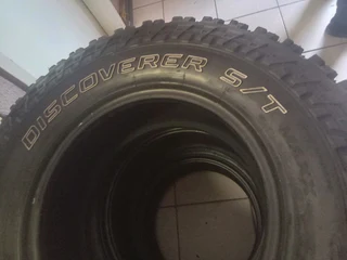 285_70_17x4 Cooper Discoverer S/T