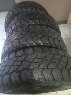 285_70_17x4 Cooper Discoverer S/T