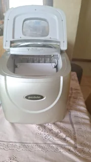 Mini silver ice machine