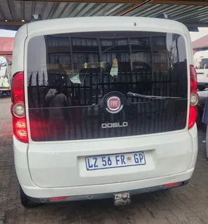 2014 Fiat Doblo 1.6Diesel, Manual, 6 gear, 7 Seater (R64999)