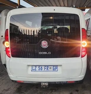 2014 Fiat Doblo 1.6Diesel, Manual, 6 gear, 7 Seater (R64999)
