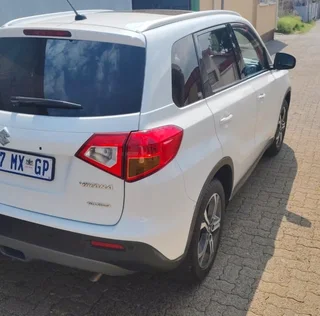 2017 Suzuki Vitara 1.6GLX, Manual, Sunroof, Full Service History (R129000)