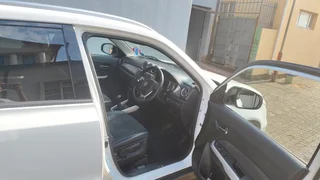 2017 Suzuki Vitara 1.6GLX, Manual, Sunroof, Full Service History (R129000)