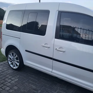 2013 Volkswagen Caddy CrewBus 7 seater 2.0TDI, Manual (R129000)