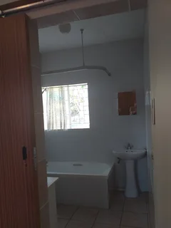 Bachelor flat in Hayfields