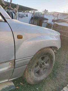 Right front fender for sale Land Cruiser 100 series