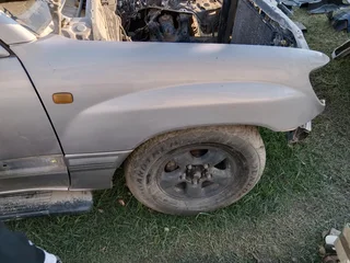 Right front fender for sale Land Cruiser 100 series