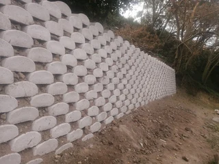 TARRING &amp; RETAINER BLOCKS