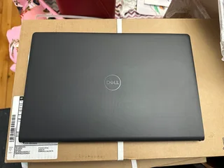 New Dell Vostro 3520 Notebook, 8Gb Ram , 1Tb harddrive, 2x available