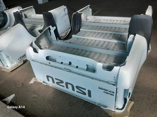2025  Isuzu LWB bins gen7