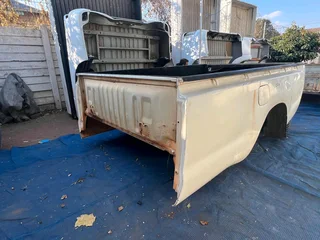 Toyota Hilux D4D long wheel base bin