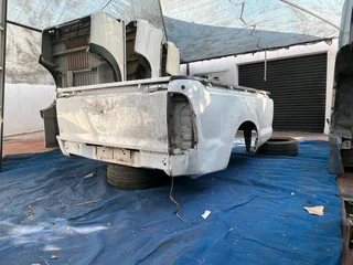 Toyota Hilux D4D lwb bin with tailgate