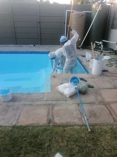 Swiming pool mentainance repair&amp;roof cleaning and landscaping
