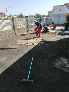 Swiming pool mentainance repair&amp;roof cleaning and landscaping