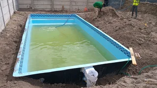 Swiming pool mentainance repair&amp;artficial grass installation and landscaping