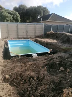 Swiming pool mentainance repair&amp;artficial grass installation and landscaping