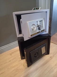 ✨ 2 x Electronic Safes For Sale!               R1 000 for both 