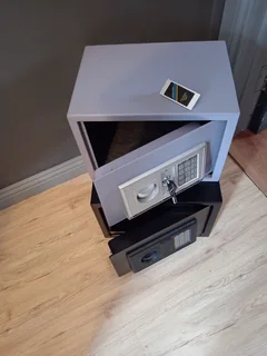 ✨ 2 x Electronic Safes For Sale!               R1 000 for both 
