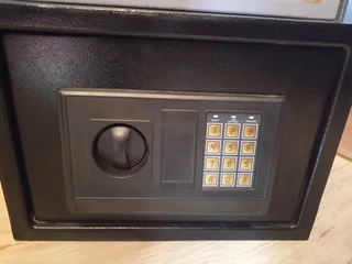 ✨ 2 x Electronic Safes For Sale!               R1 000 for both 