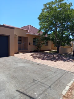NEW RELEASE....2 DWELLING, RONDEBOSCH EAST