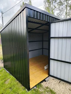 Sliding gates and balustrades