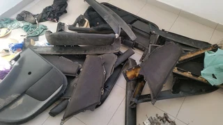 Runx black leather seats