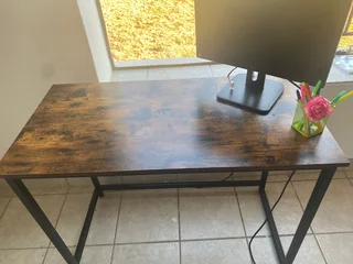 Desk - Ad posted by Natasha Mamba