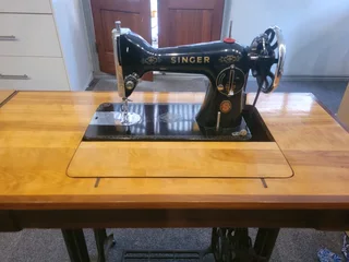 Singer 115 Vintage Sewing Machine