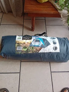 4 man tent for sale R 800 eara Bluff cellphone 0673150162