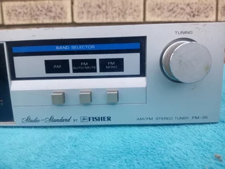 FISHER ANALOG FM/AM TUNER