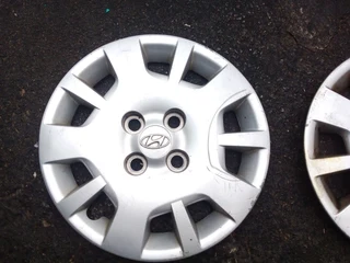 2 x 14&#34; HYUNDAI WHEEL CAPS