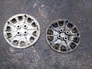 2 x 14&#34; HYUNDAI WHEEL CAPS