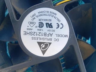 12 V BRUSHLESS FAN FOR PC
