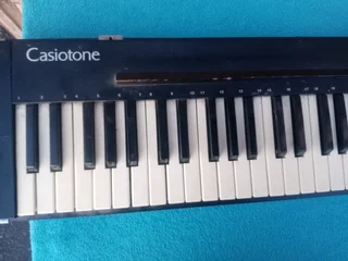 VINTAGE CASIO KEYBOARD 201 (FOR SPARES)