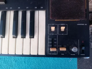 VINTAGE CASIO KEYBOARD 201 (FOR SPARES)