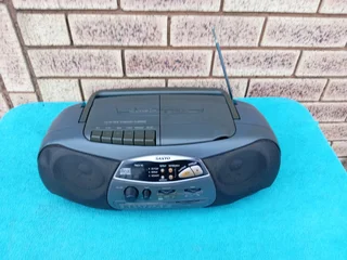 Sanyo Fm Radio With Cd Player (r400)