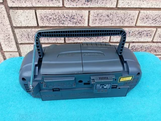 SANYO FM RADIO WITH CD PLAYER (R400)