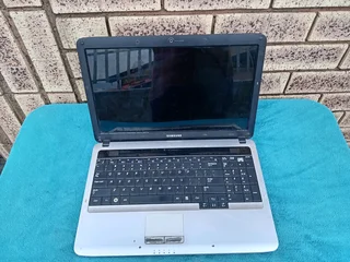 SAMSUNG LAPTOP FOR SPARES (R250)