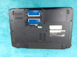 SAMSUNG LAPTOP FOR SPARES (R250)