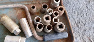 ASSORTED SOCKETS (R300)